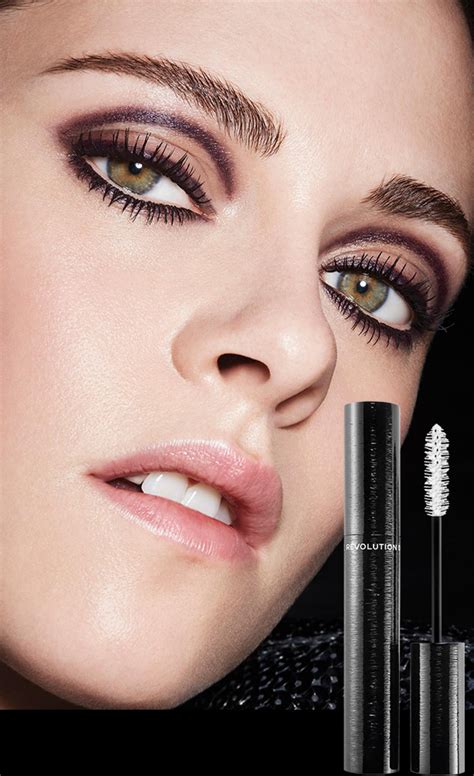 mascara volume revolution chanel|chanel mascara for volume.